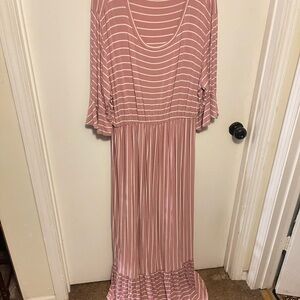 Chic Striped Maxi Dress in Soft Pink